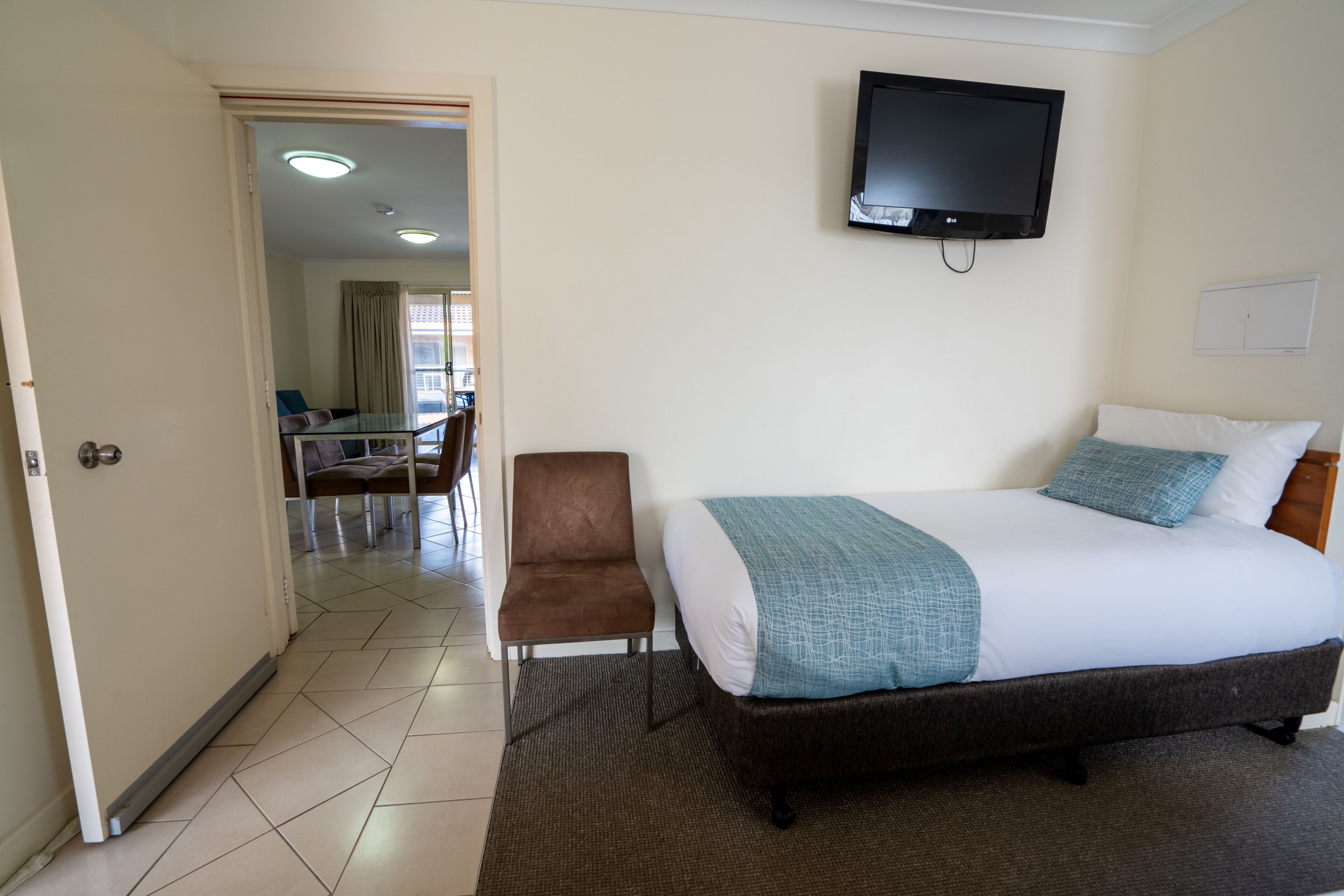2 bedroom spa apartment | premium bedding, iron/ironing board, free wifi, bed sheets