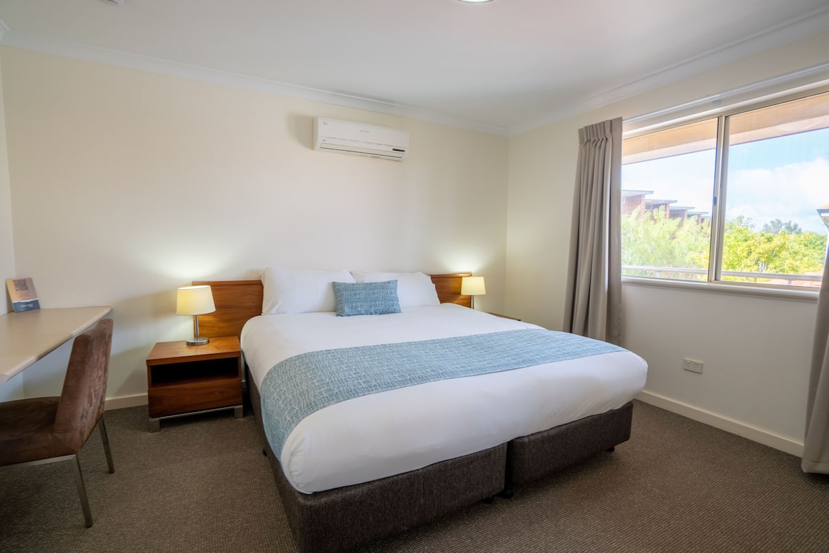 Luxe beddengoed, een strijkplank/strijkijzer, gratis wifi, beddengoed
