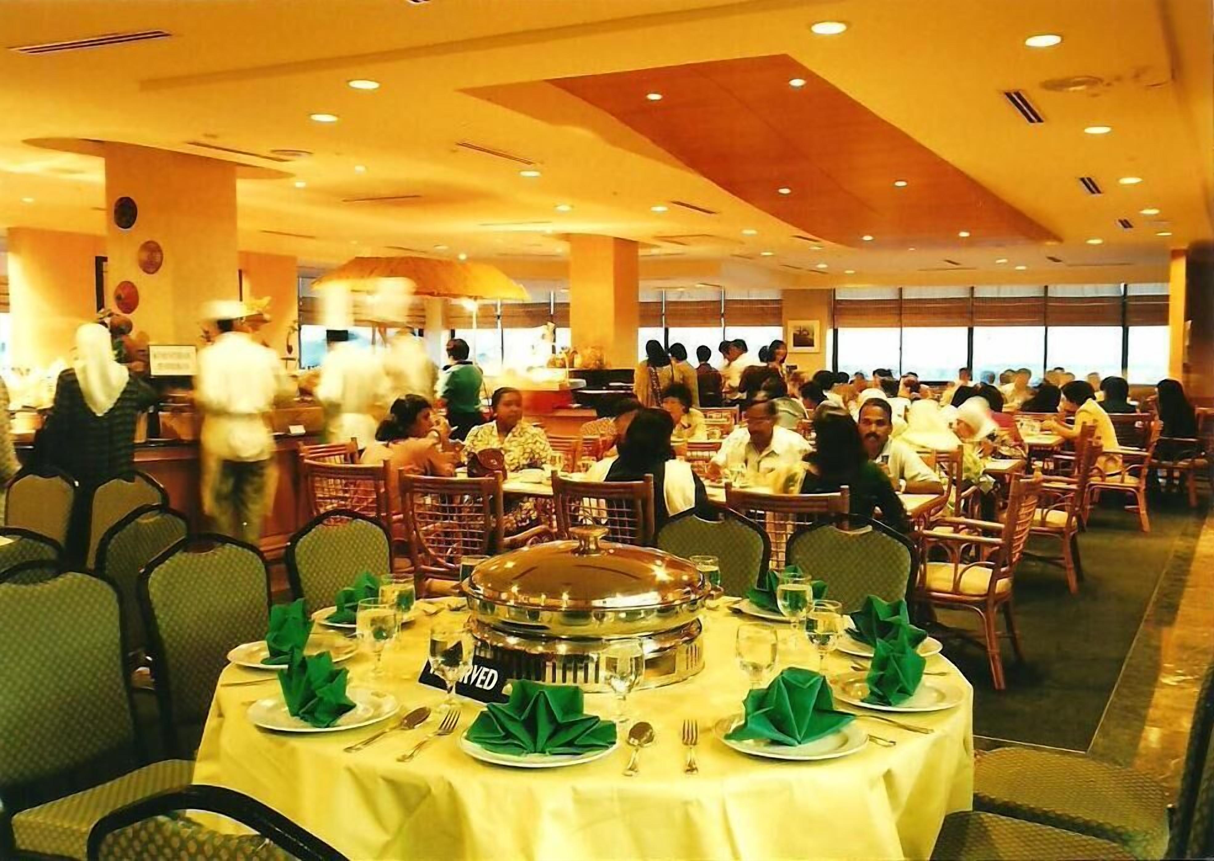 Breakfast, lunch and dinner served