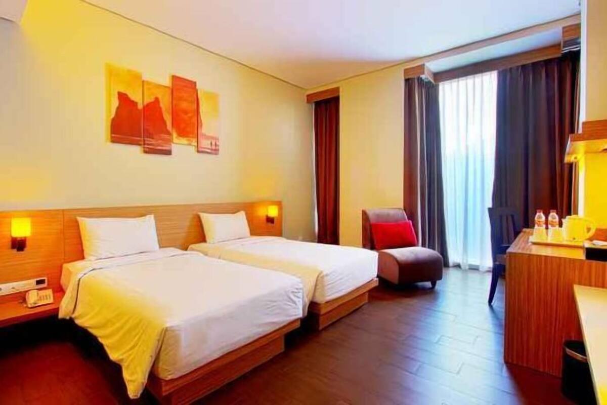 Premium bedding, in-room safe, desk, free WiFi