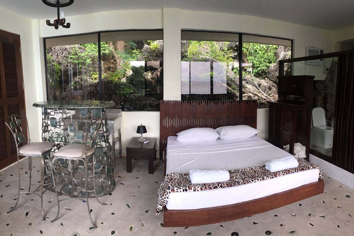Suite, Sea View | Blackout drapes, soundproofing
