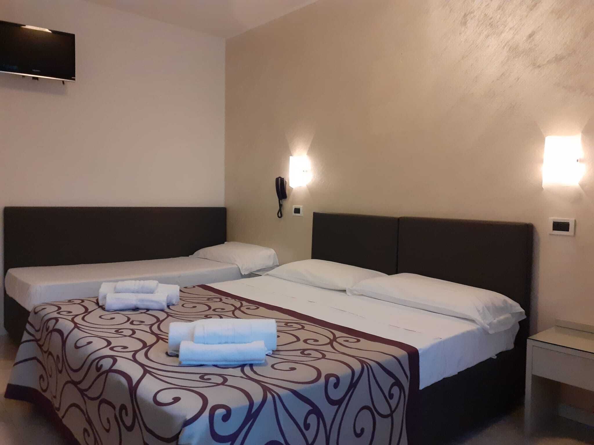 triple room | in-room safe, desk, cots/infant beds, free wifi