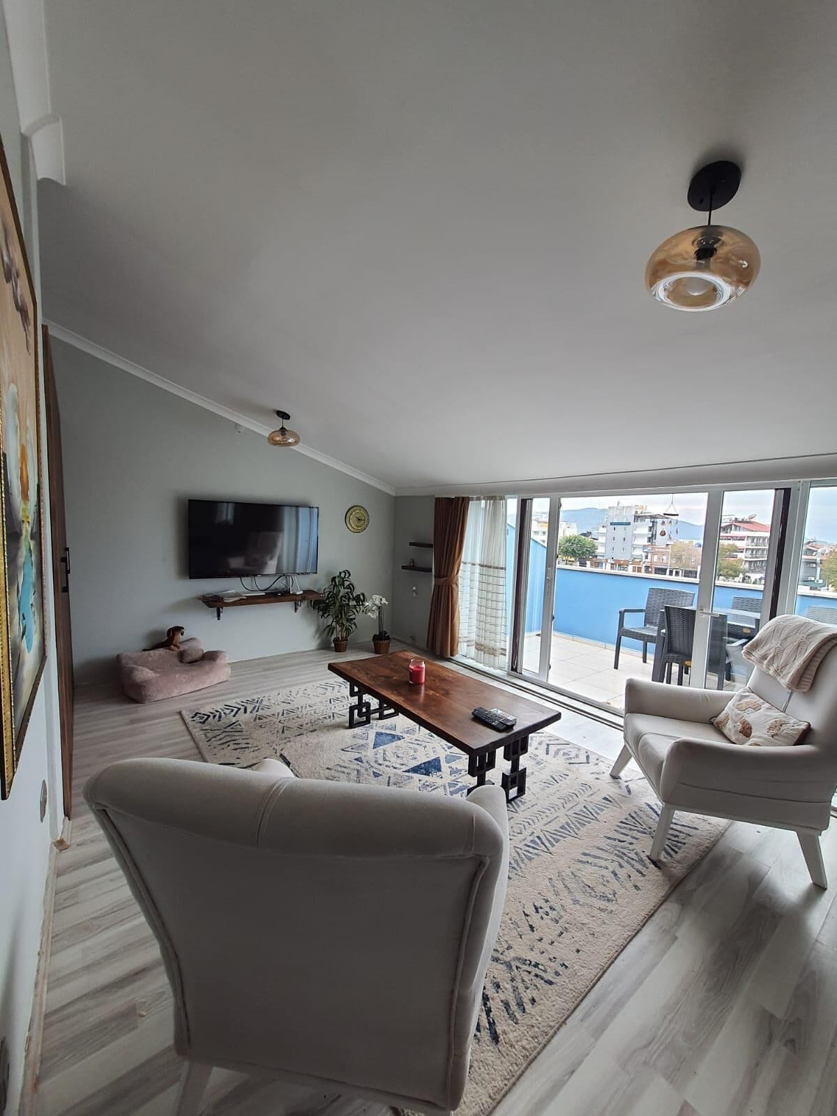 Suite, 2 Bedrooms, Sea View, Beachside | Living area | 32-inch TV with satellite channels
