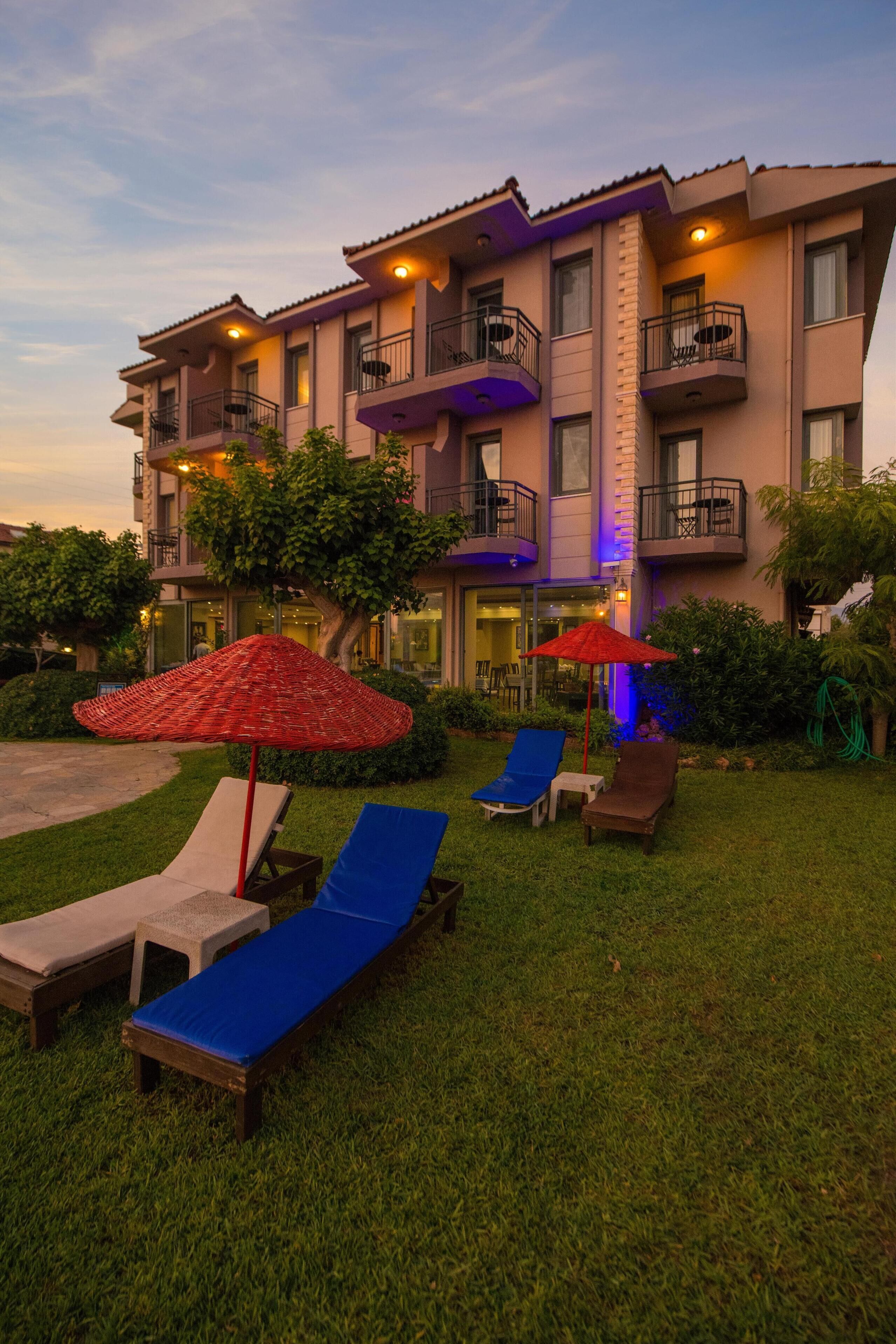 Photo - Golden Moon Hotel