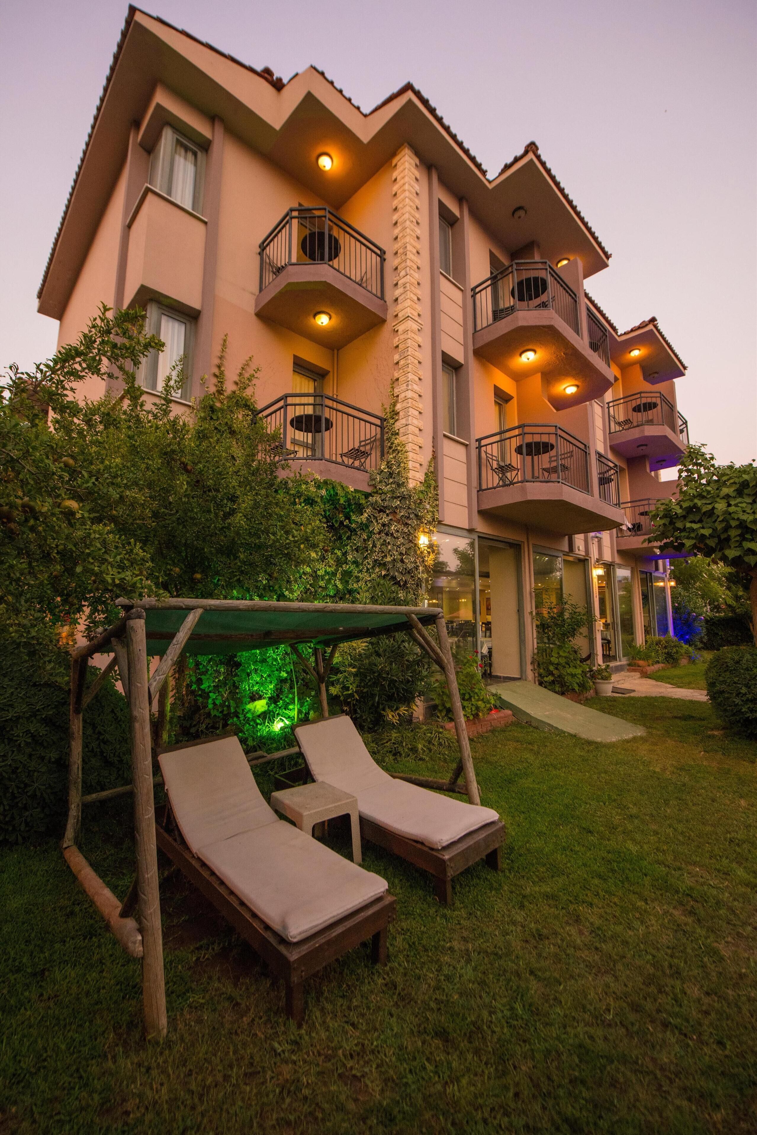 Photo - Golden Moon Hotel