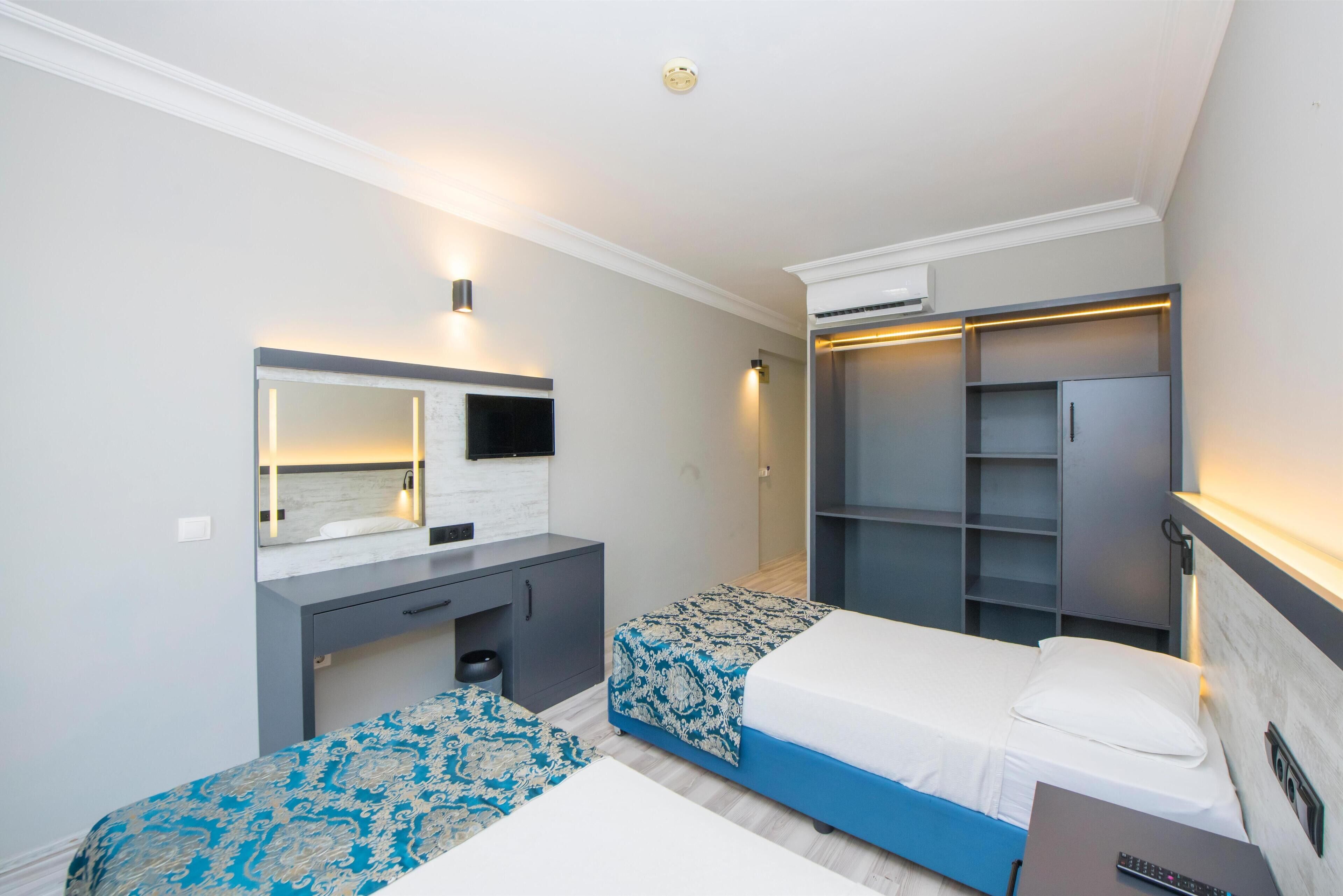 Photo - Golden Moon Hotel