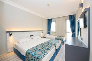 Hypo-allergenic bedding, in-room safe, individually furnished, desk - Golden Moon Hotel (Fethiye)