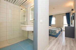 Hair dryer, towels, soap, shampoo - Golden Moon Hotel (Fethiye)