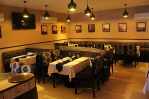 Breakfast, lunch, dinner served; international cuisine  - Galaxy Hotel (Mumbai)