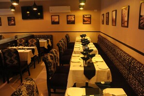 Breakfast, lunch, dinner served; international cuisine 