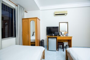 Minibar, in-room safe, desk, free WiFi