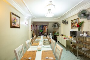 Free daily buffet breakfast