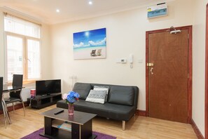 Apartment, 1 Bedroom, City View | Living room | Flat-screen TV, DVD player - Tower of Hamlets Apartments (London)