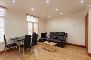 Basic Apartment, 1 Bedroom, City View | Living room | Flat-screen TV, DVD player - Tower of Hamlets Apartments (London)