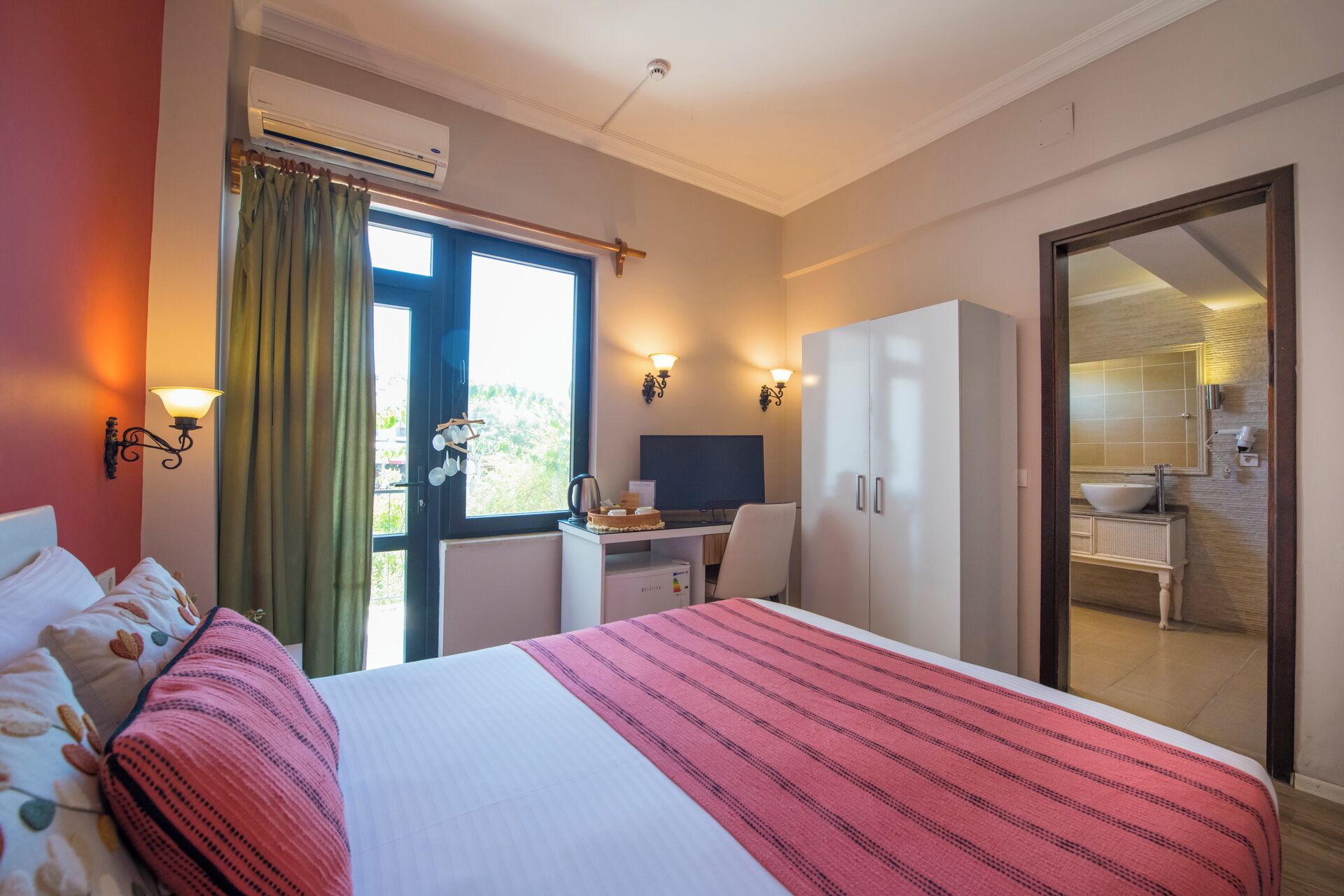 double room | 2 bedrooms, minibar, laptop workspace, bed sheets