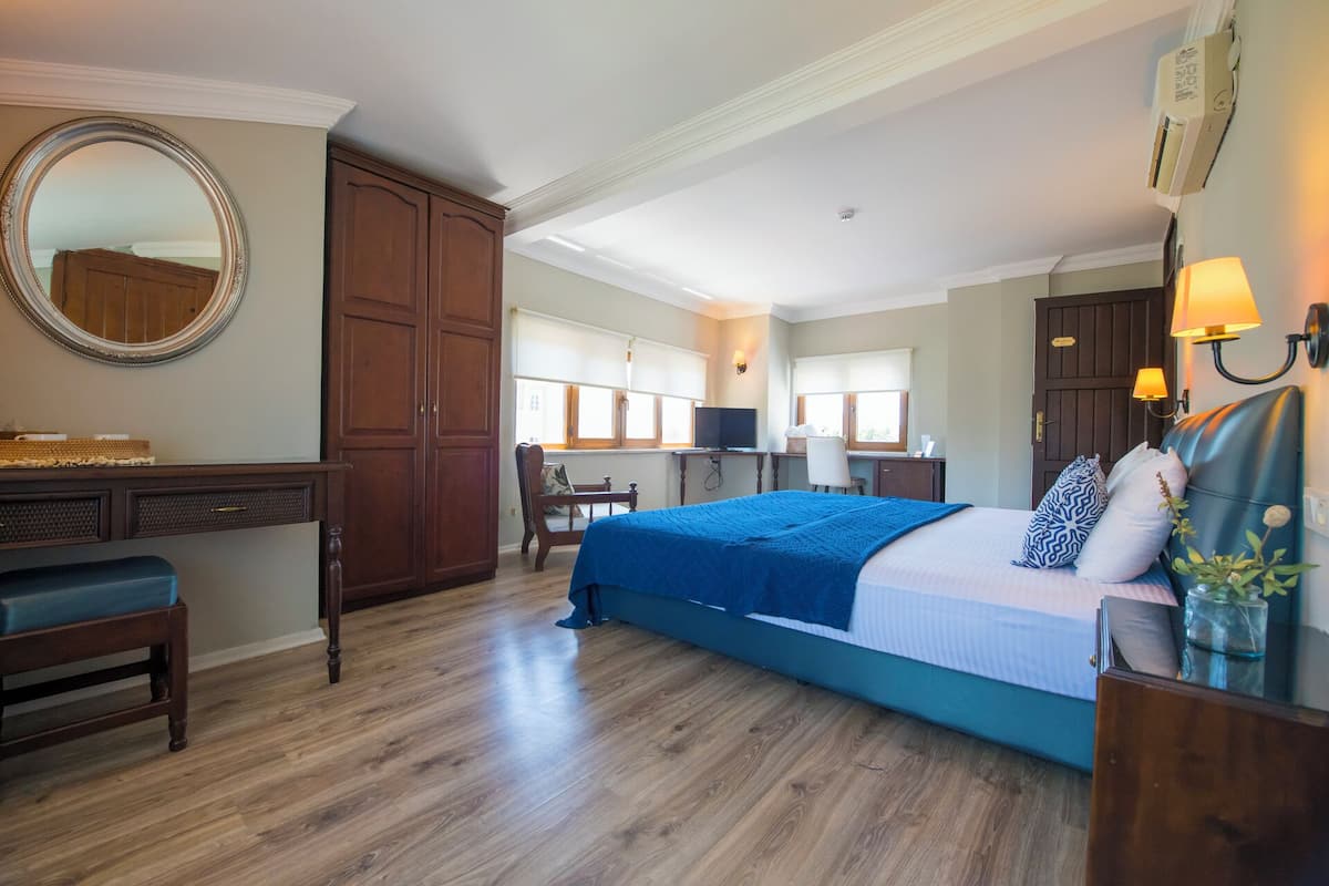 Family Room | 2 bedrooms, minibar, laptop workspace, bed sheets