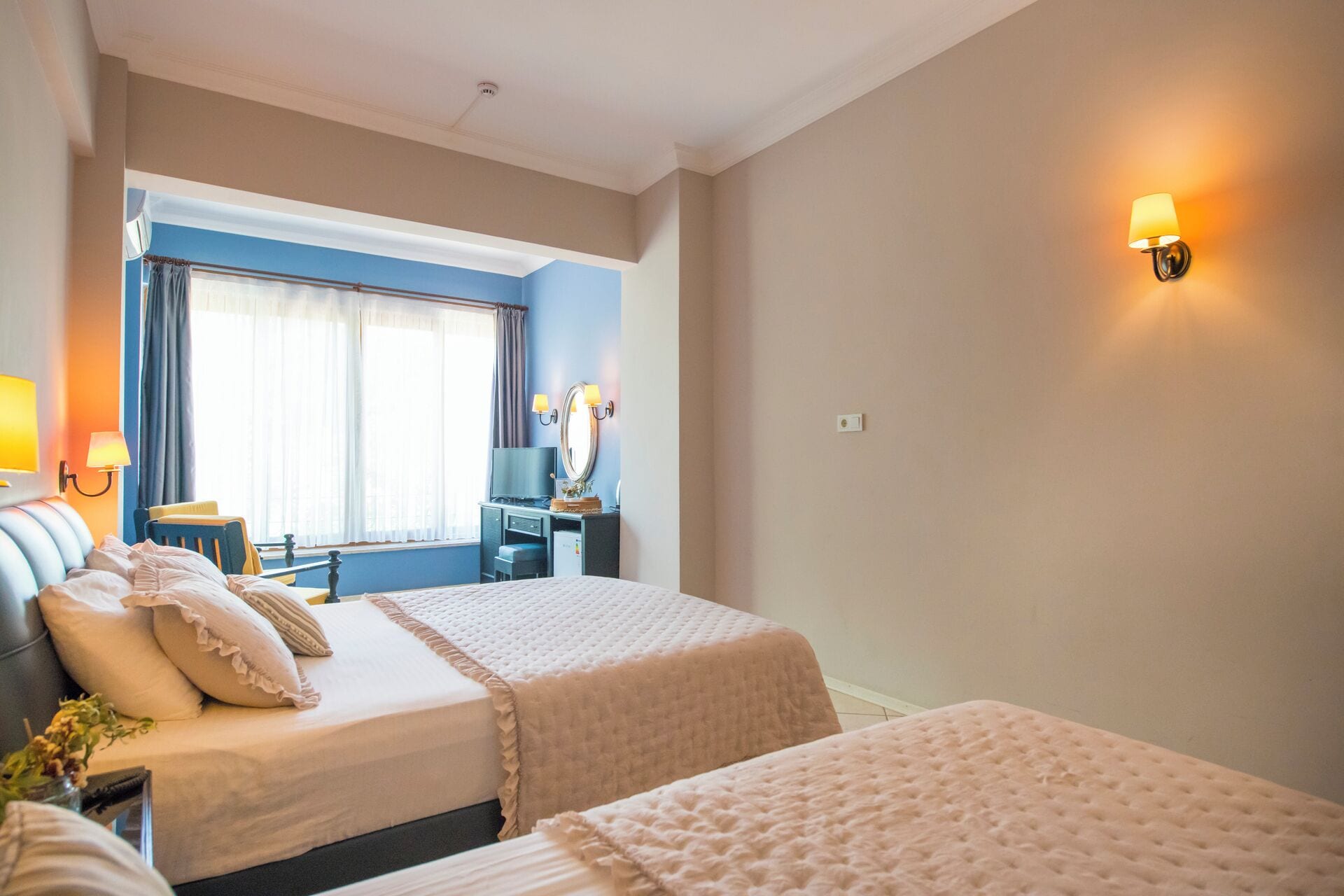 triple room | television