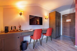 Deluxe Room | Minibar, laptop workspace, free WiFi, bed sheets - Lill Maison Hotel & City Club (Fethiye)