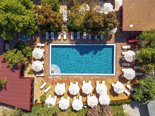 Lill Maison Hotel & City Club