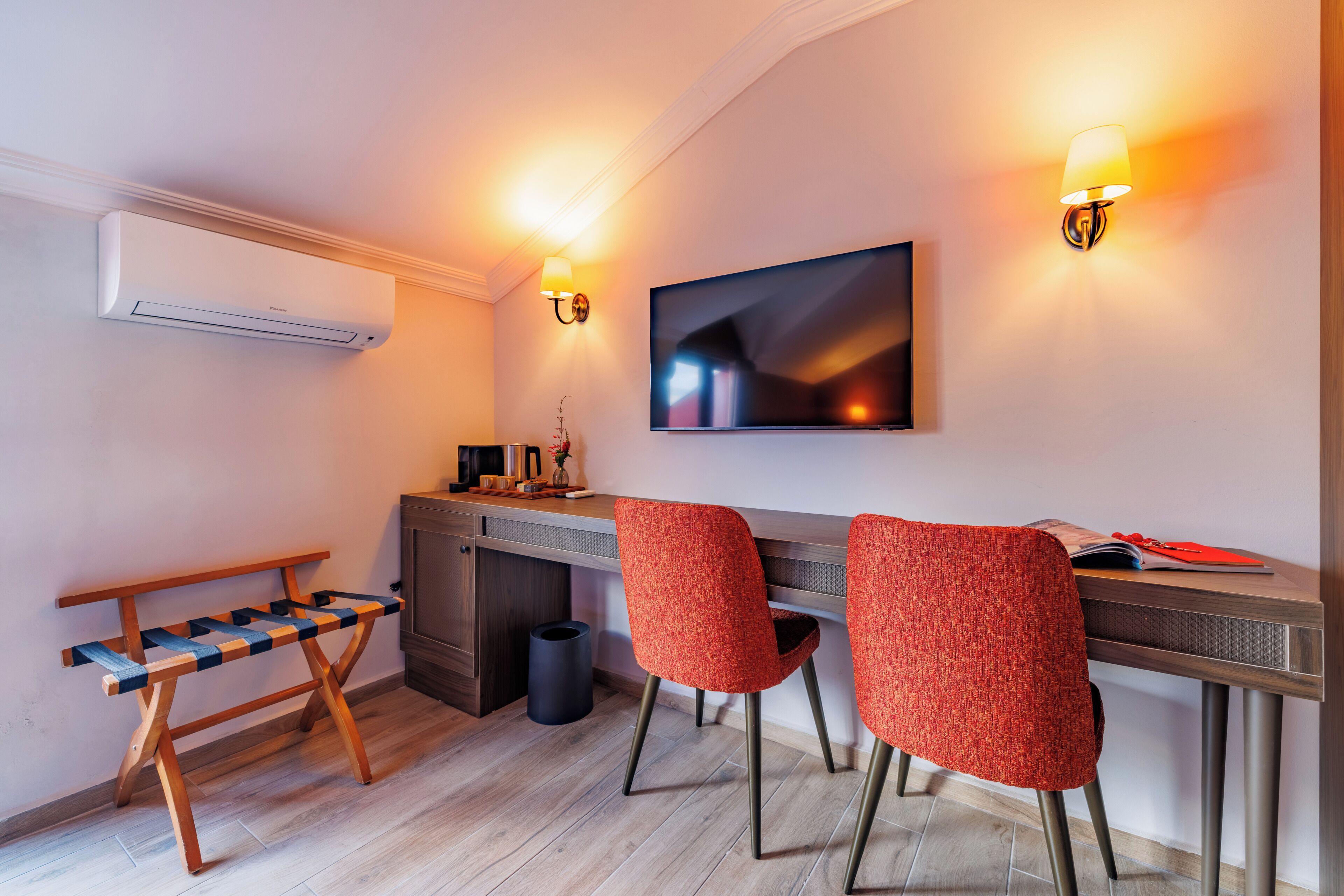 Deluxe Twin Room | Minibar, laptop workspace, free WiFi, bed sheets