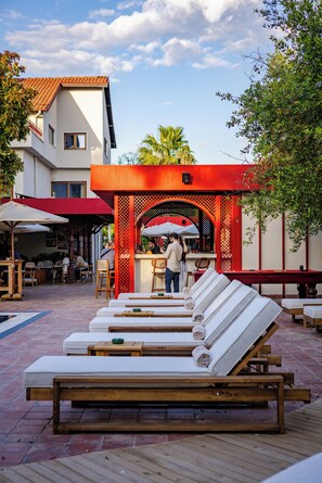 Poolside bar - Lill Maison Hotel & City Club (Fethiye)