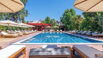 Seasonal outdoor pool, open 10:00 AM to 7:00 PM, pool umbrellas
