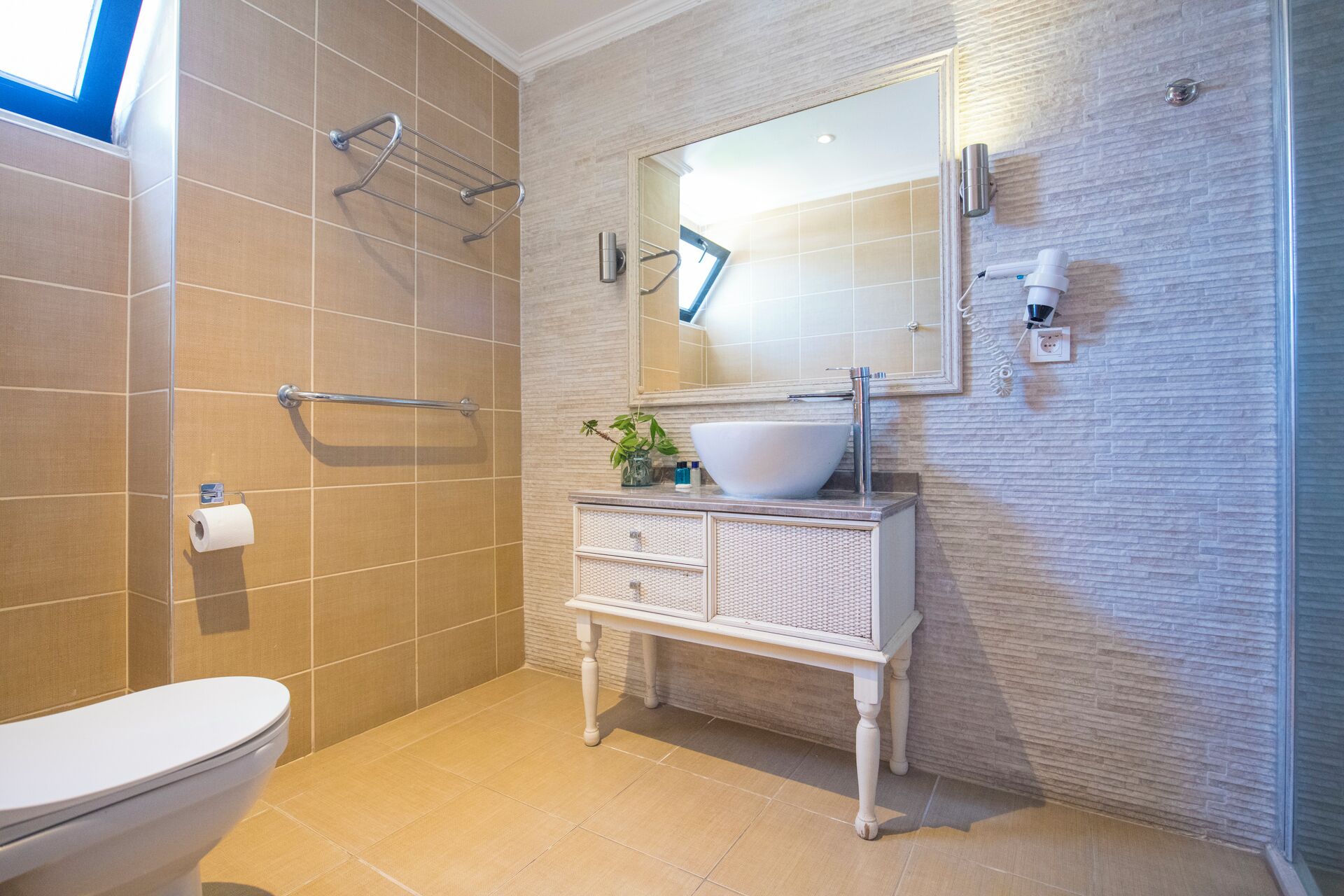 double room | bathroom | shower, free toiletries, hair dryer, slippers