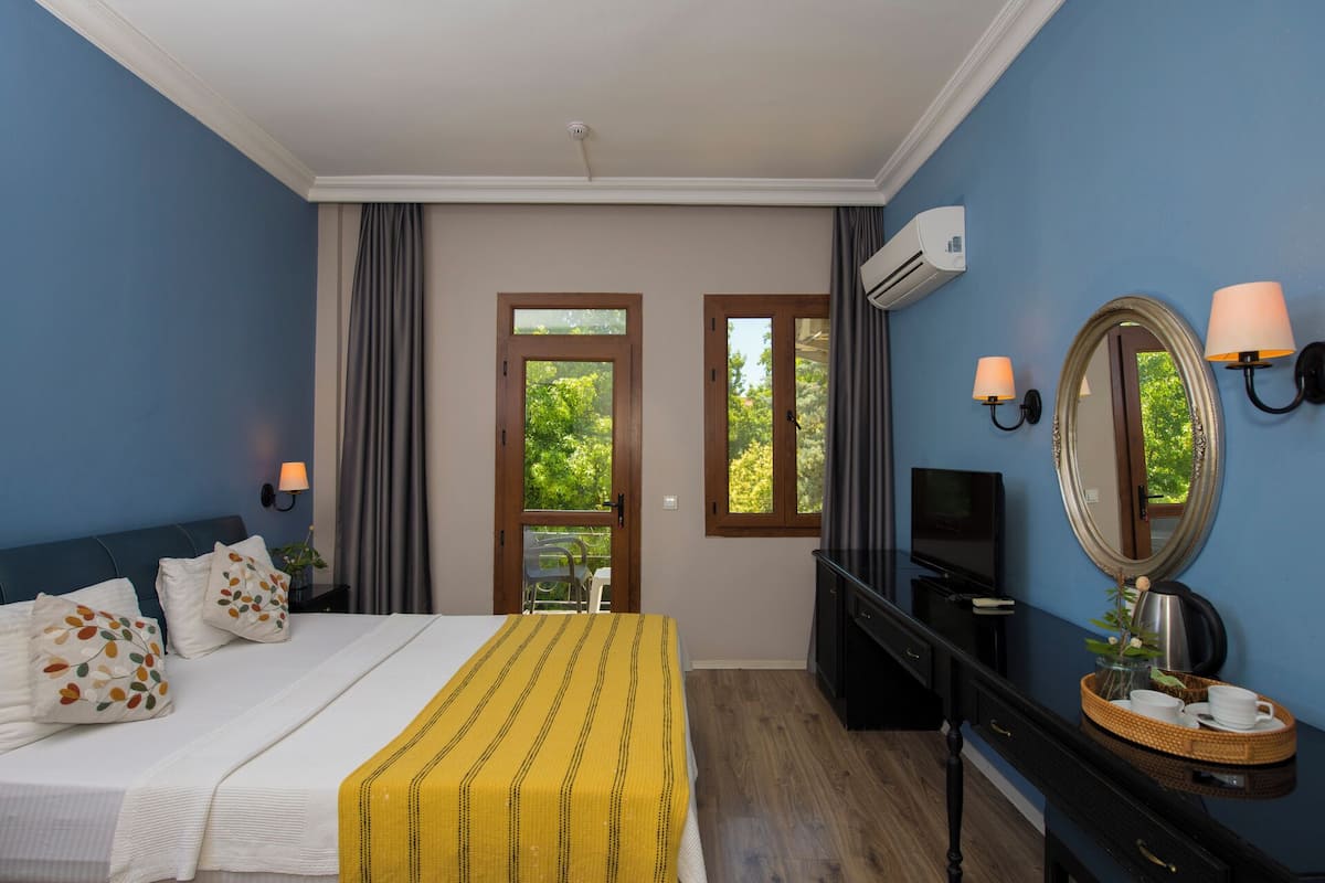 Double Room | 2 bedrooms, minibar, laptop workspace, bed sheets