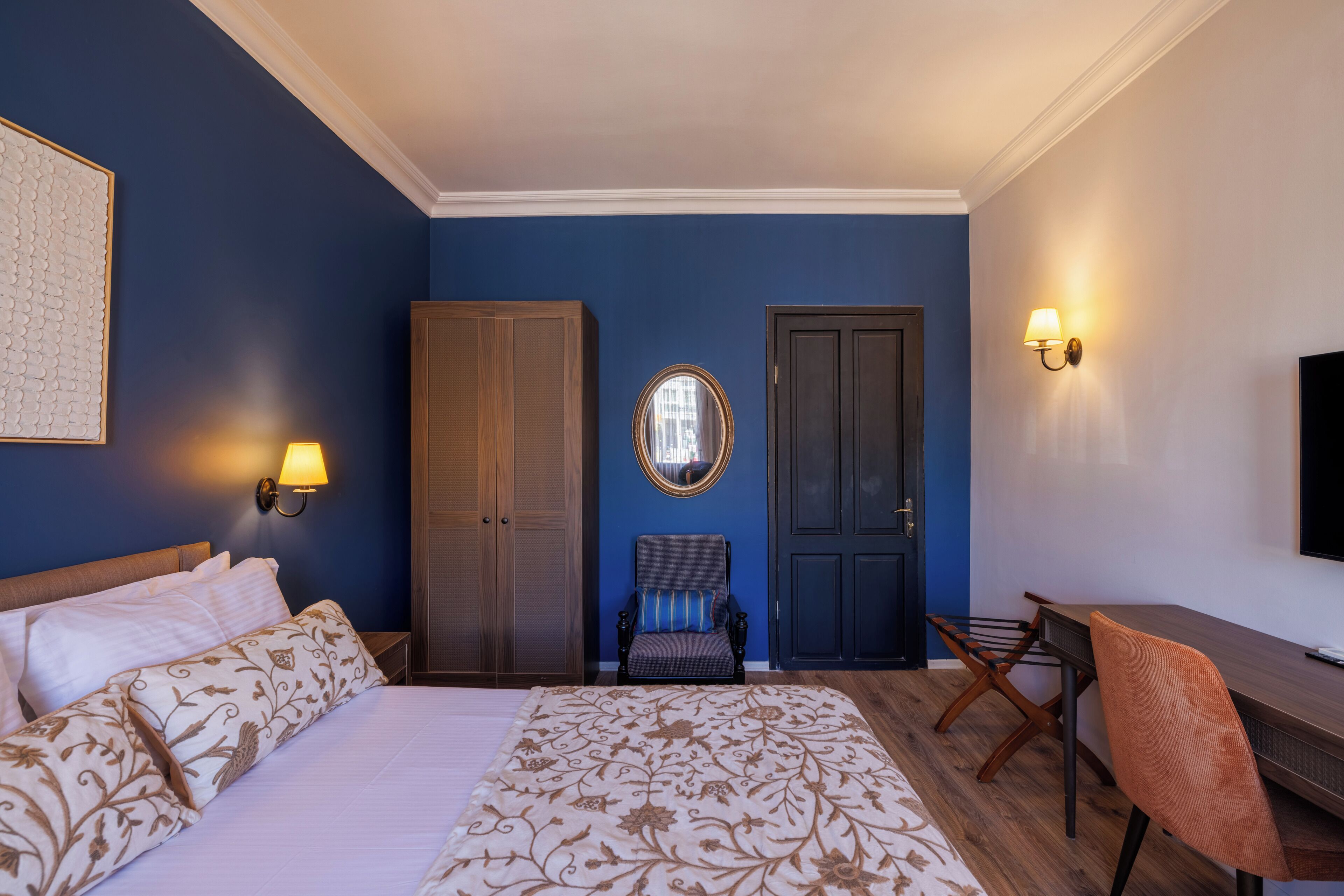 Deluxe Quadruple Room | Minibar, laptop workspace, free WiFi, bed sheets