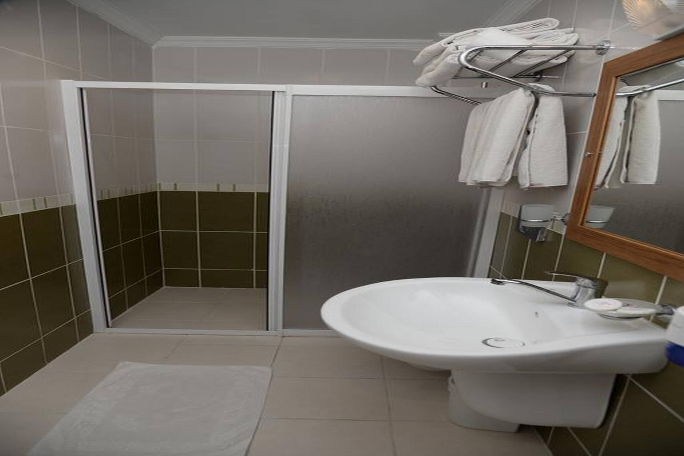 Badezimmer | Dusche, Haartrockner, Handtücher