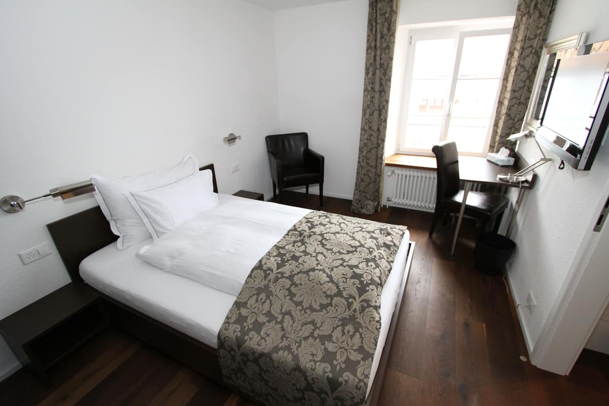 Single Room | 1 bedroom, premium bedding, desk, free cots/infant beds
