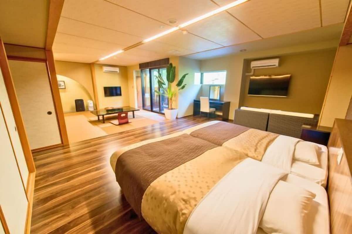 Cofres nos quartos, escrivaninha, Wi-Fi de cortesia, roupa de cama