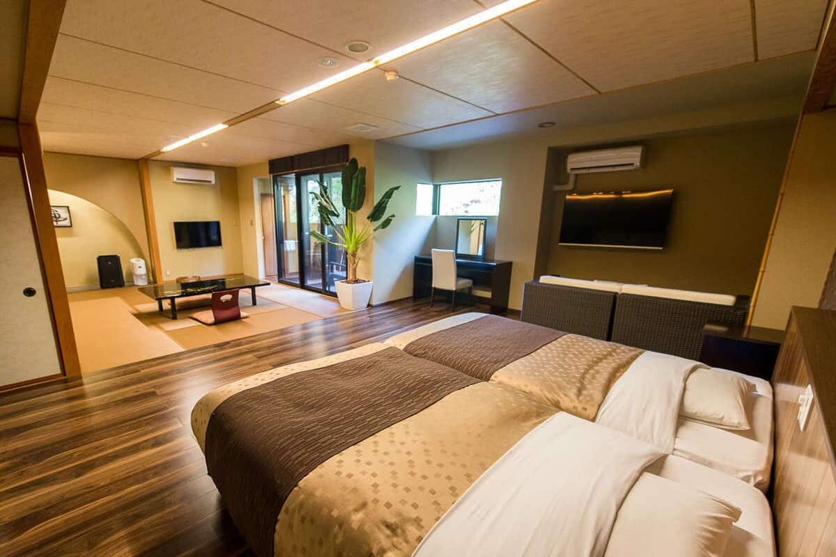 Cofres nos quartos, escrivaninha, Wi-Fi de cortesia, roupa de cama