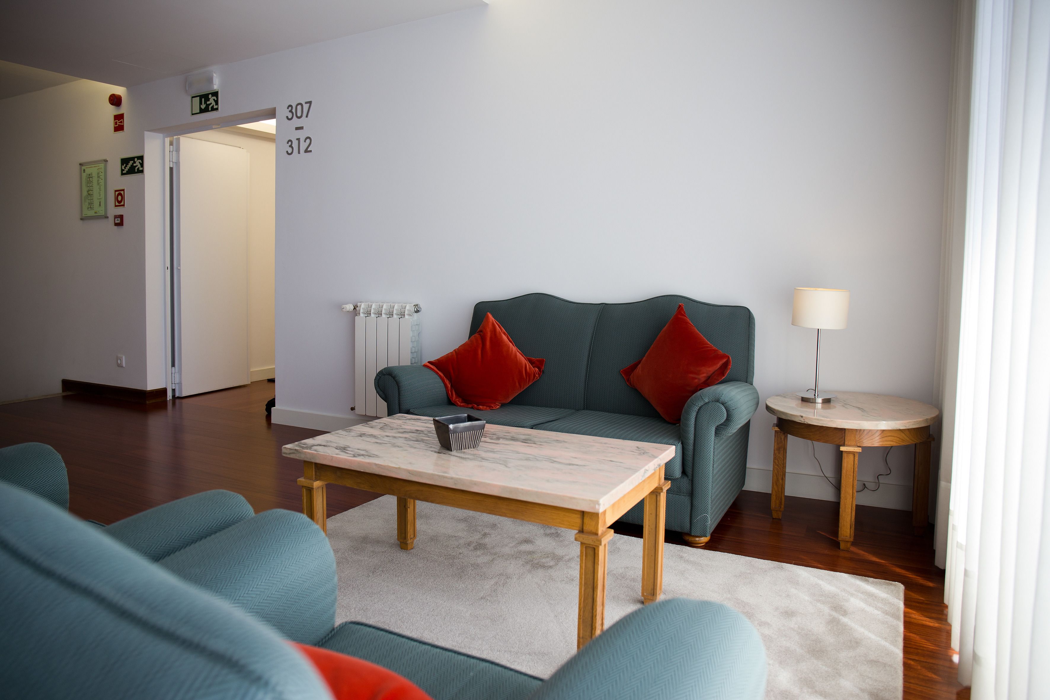 32-inch lcd tv with cable channels, tv