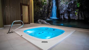 Sauna, hot tub, steam room, massages