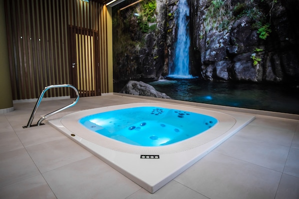 Sauna, hot tub, steam room, massages
