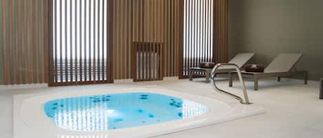 Sauna, Whirlpool, Dampfbad, Massageanwendungen