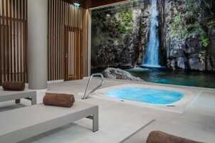 Sauna, hot tub, steam room, massages