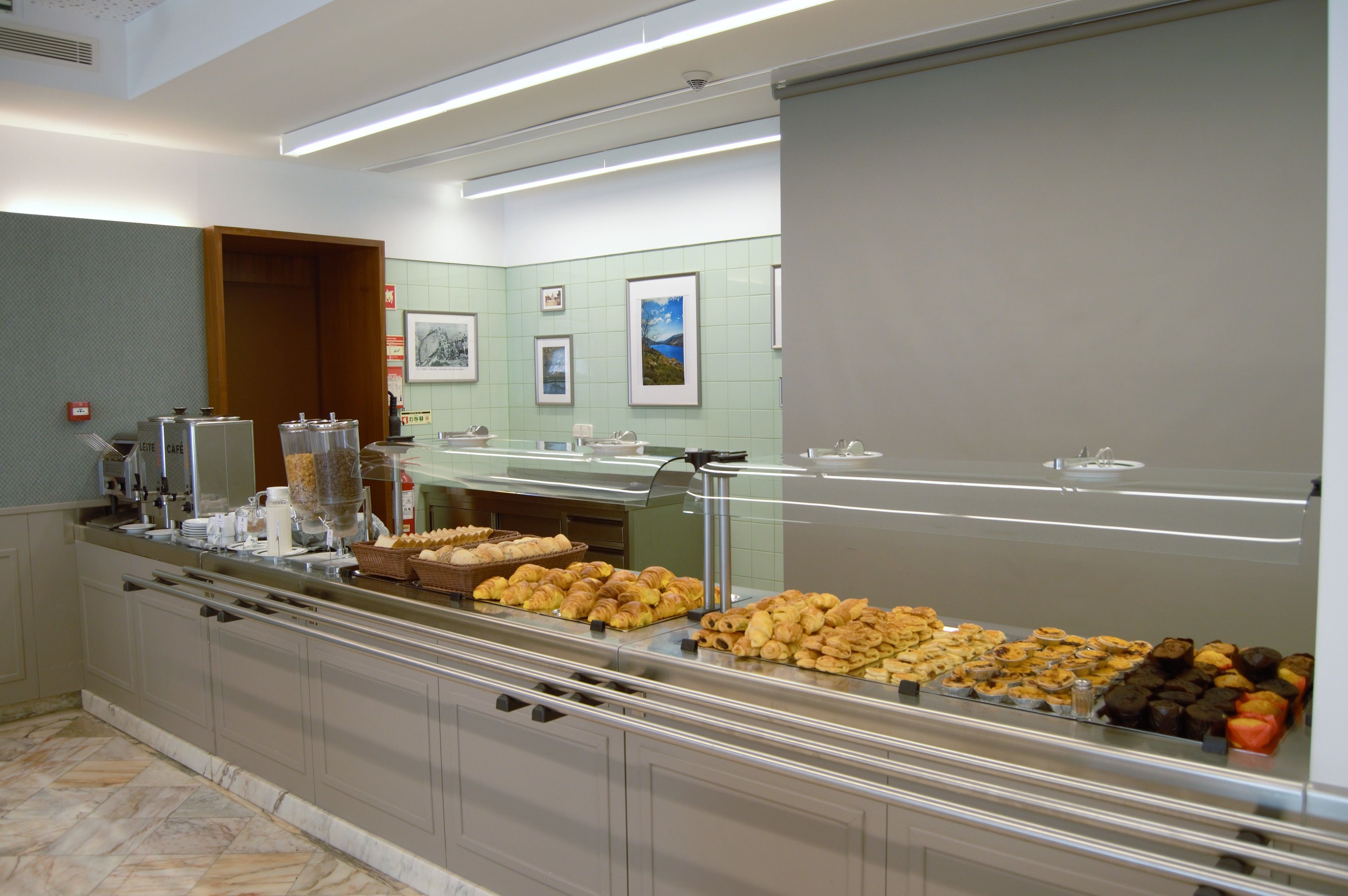 free continental breakfast