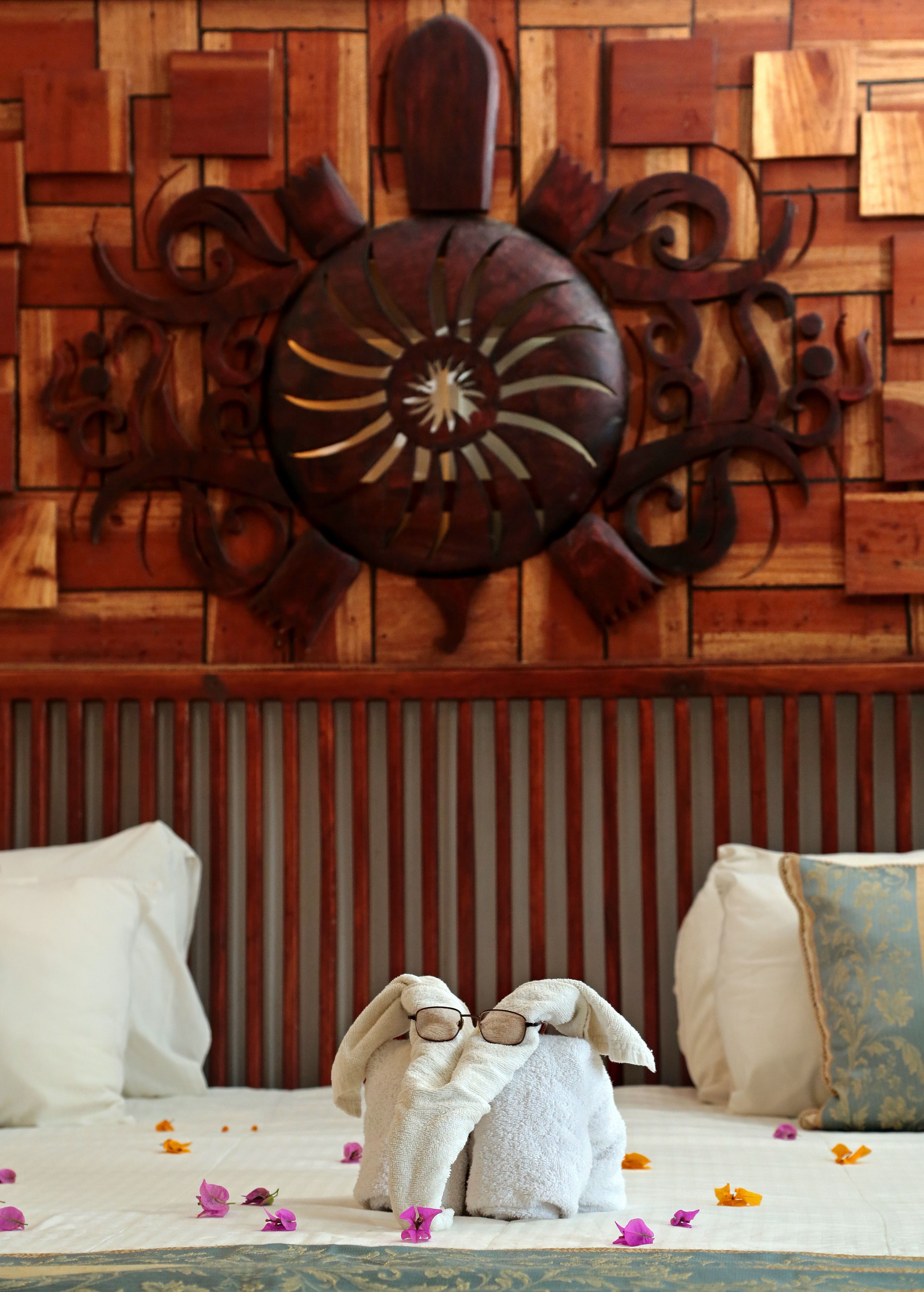 superior double or twin room, 1 king bed, non smoking, sea view | premium bedding, minibar, in-room safe, desk