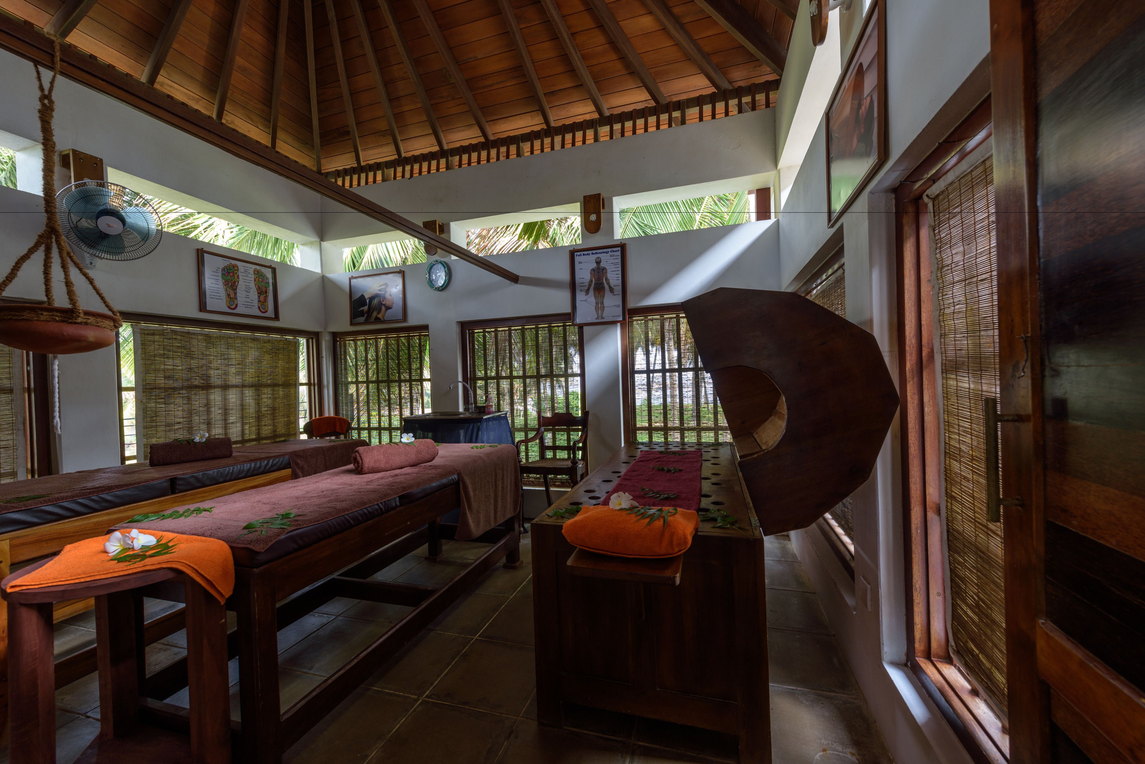 couples treatment room(s), body treatments, deep-tissue massages