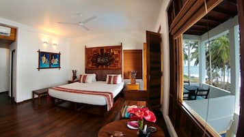 Superior Double or Twin Room, 1 Katil Raja (King), Non Smoking, Sea View | Peralatan tempat tidur premium, bar mini, peti besi dalam bilik, meja