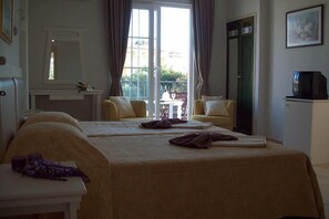 Premium bedding, desk, iron/ironing board, free cots/infant beds