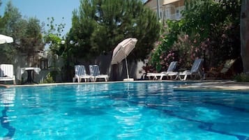 Outdoor pool, sun loungers