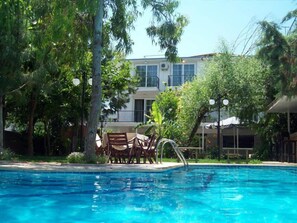 Outdoor pool, sun loungers - Hotel Vanilla (Fethiye)