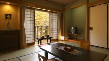 Kamar Quadruple Tradisional | Area keluarga | TV layar datar