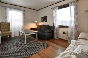 Apartment (with 3 tripple rooms) | Free WiFi, bed sheets