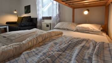 Apartment (with 3 tripple rooms) | Free WiFi, bed sheets