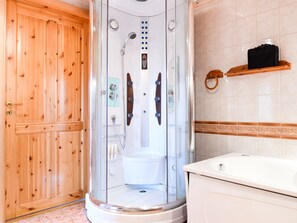 Zimmer | Badezimmer | Dusche, Haartrockner, Handtücher