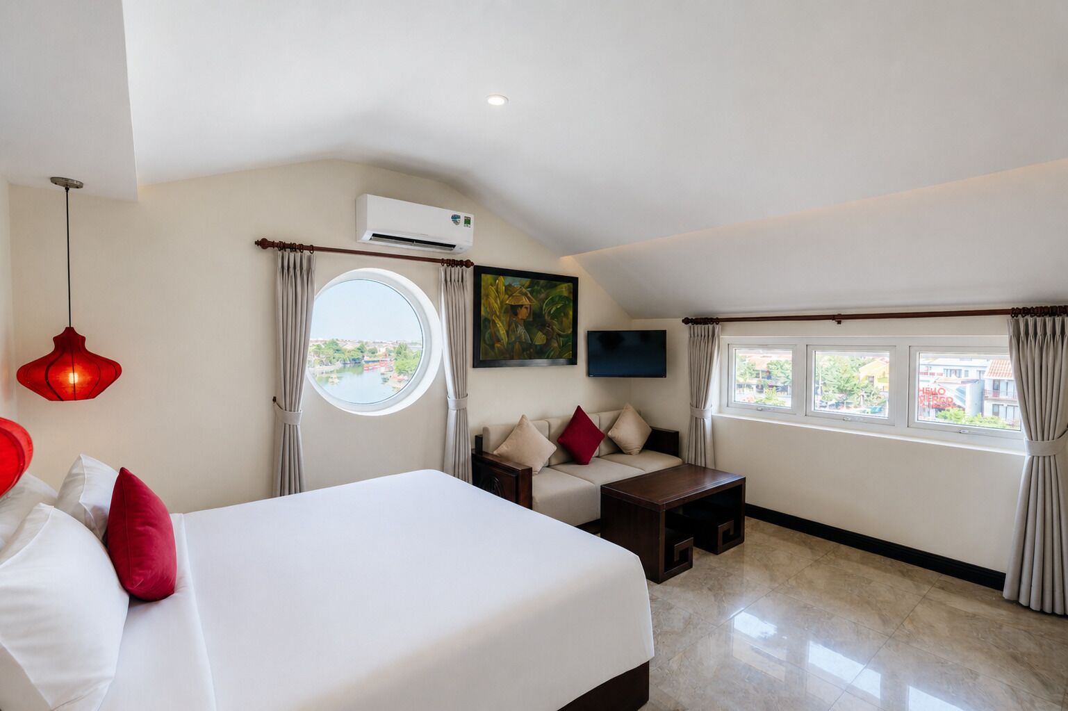 Penthouse, City View | Minibar, in-room safe, desk, blackout drapes